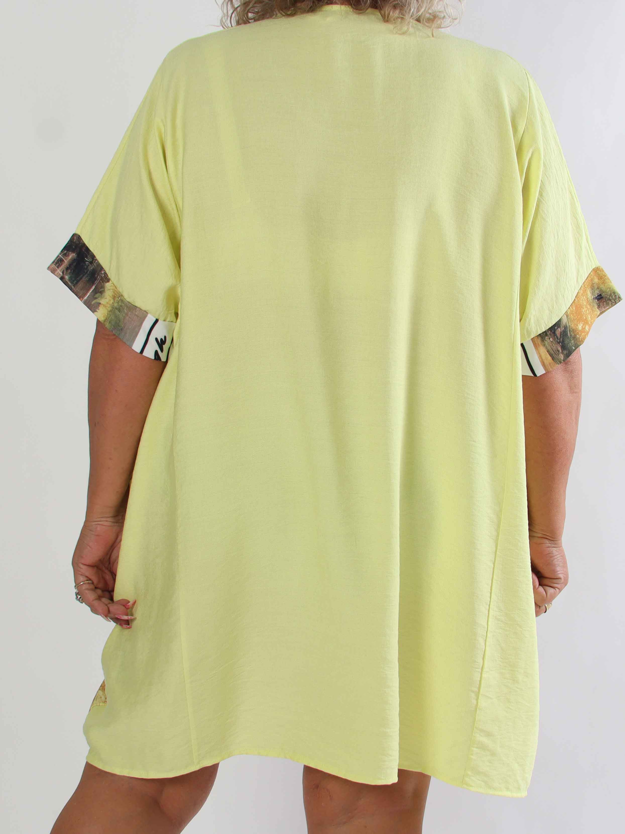 Emaan - Plus size tunikakjole i blød viskose med et smukt bylandskabsmotiv